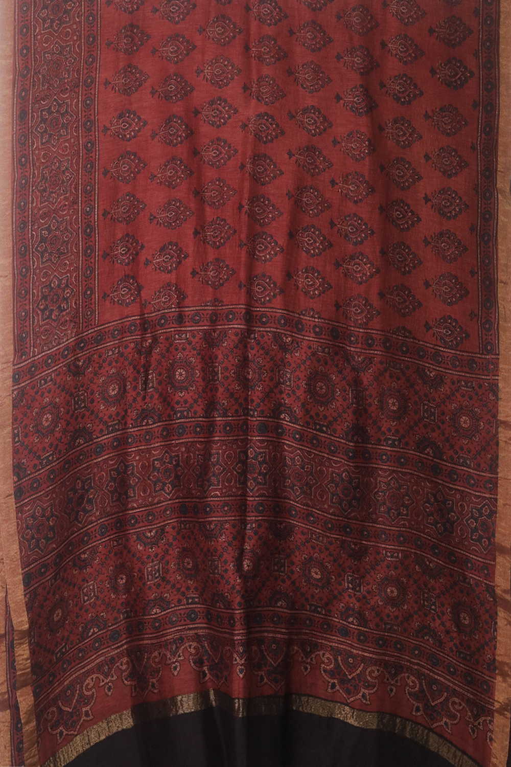 Motifs on Maroon Ajrak Linen saree - Image 2