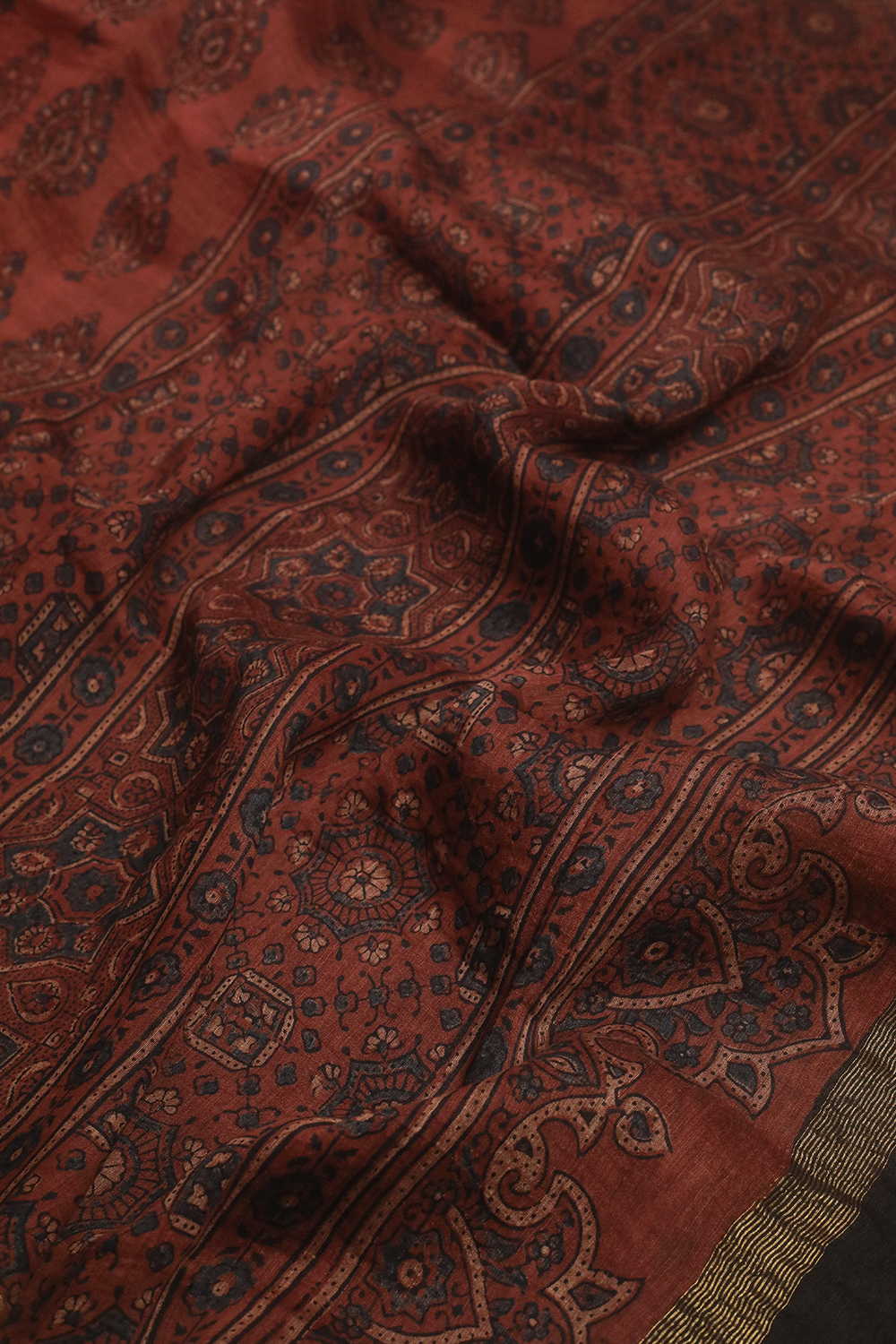 Motifs on Maroon Ajrak Linen saree - Image 3
