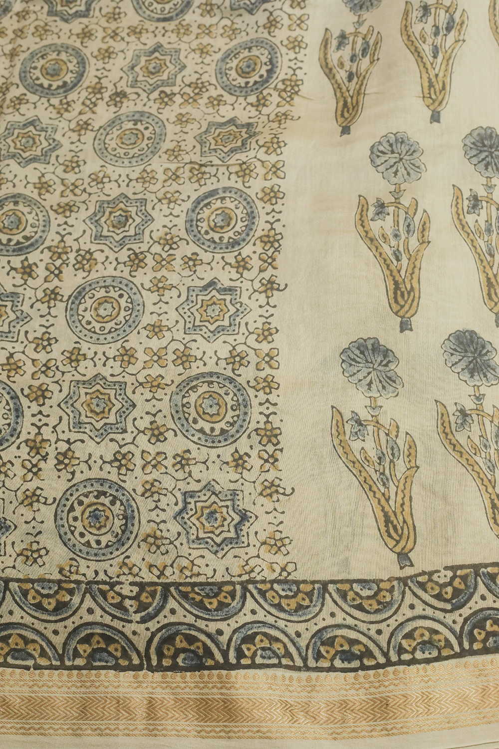 Indigo Floral on Cream Ajrak Maheshwari Saree - Image 4