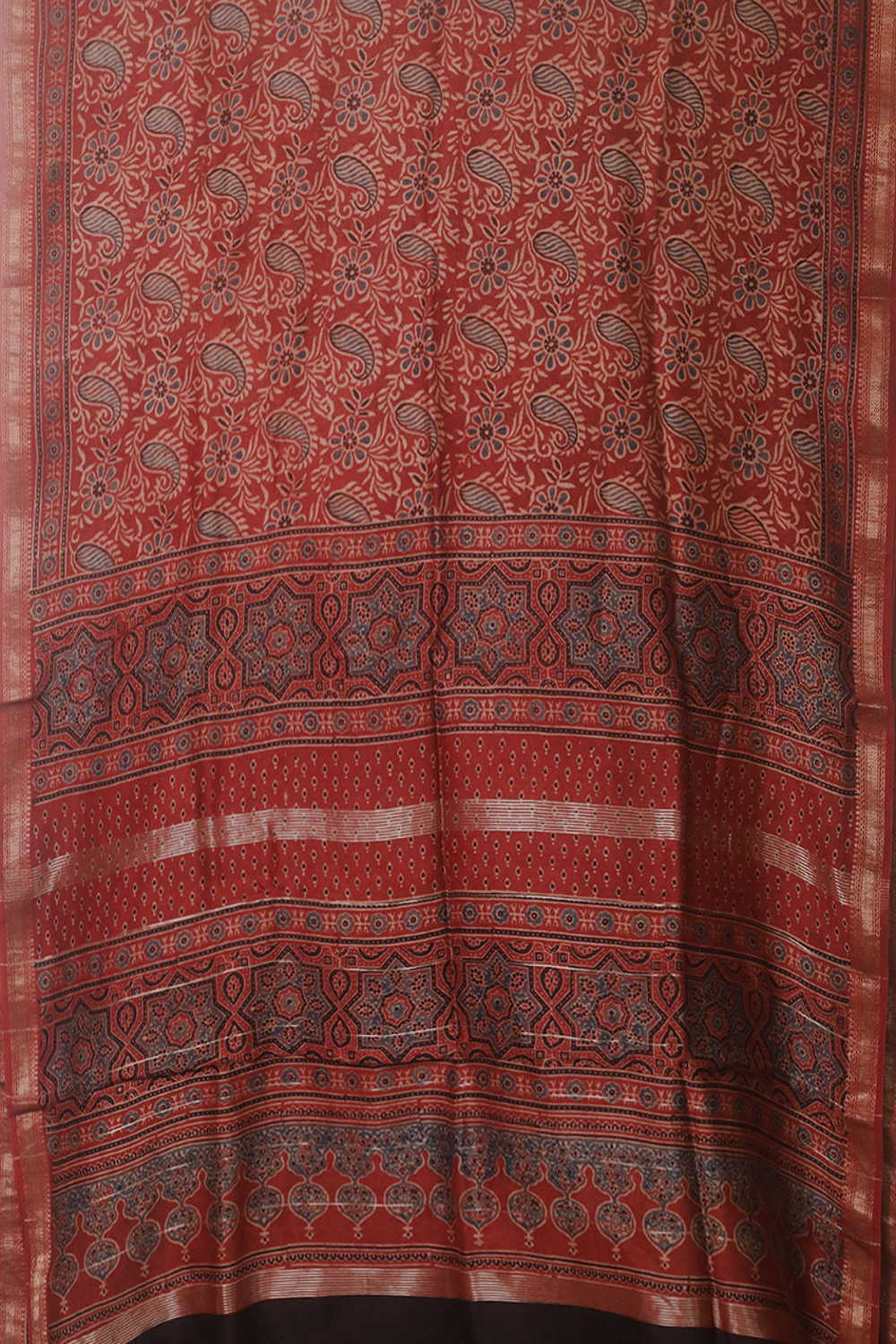 Paisley on Maroon Ajrak Maheshwari Saree - Image 2