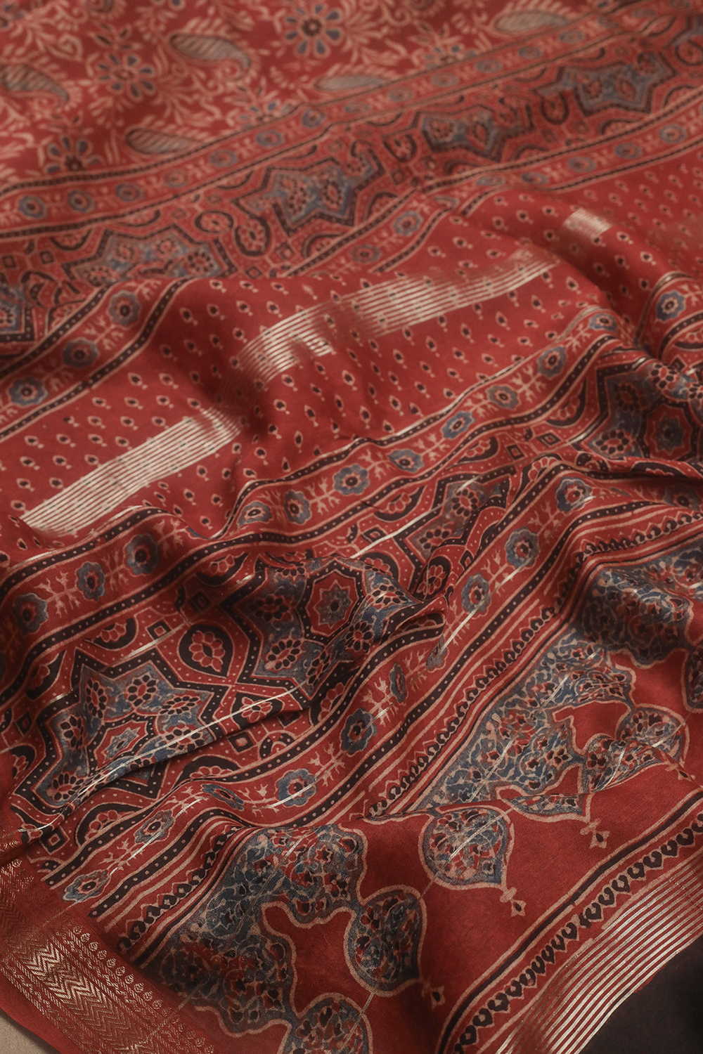 Paisley on Maroon Ajrak Maheshwari Saree - Image 3