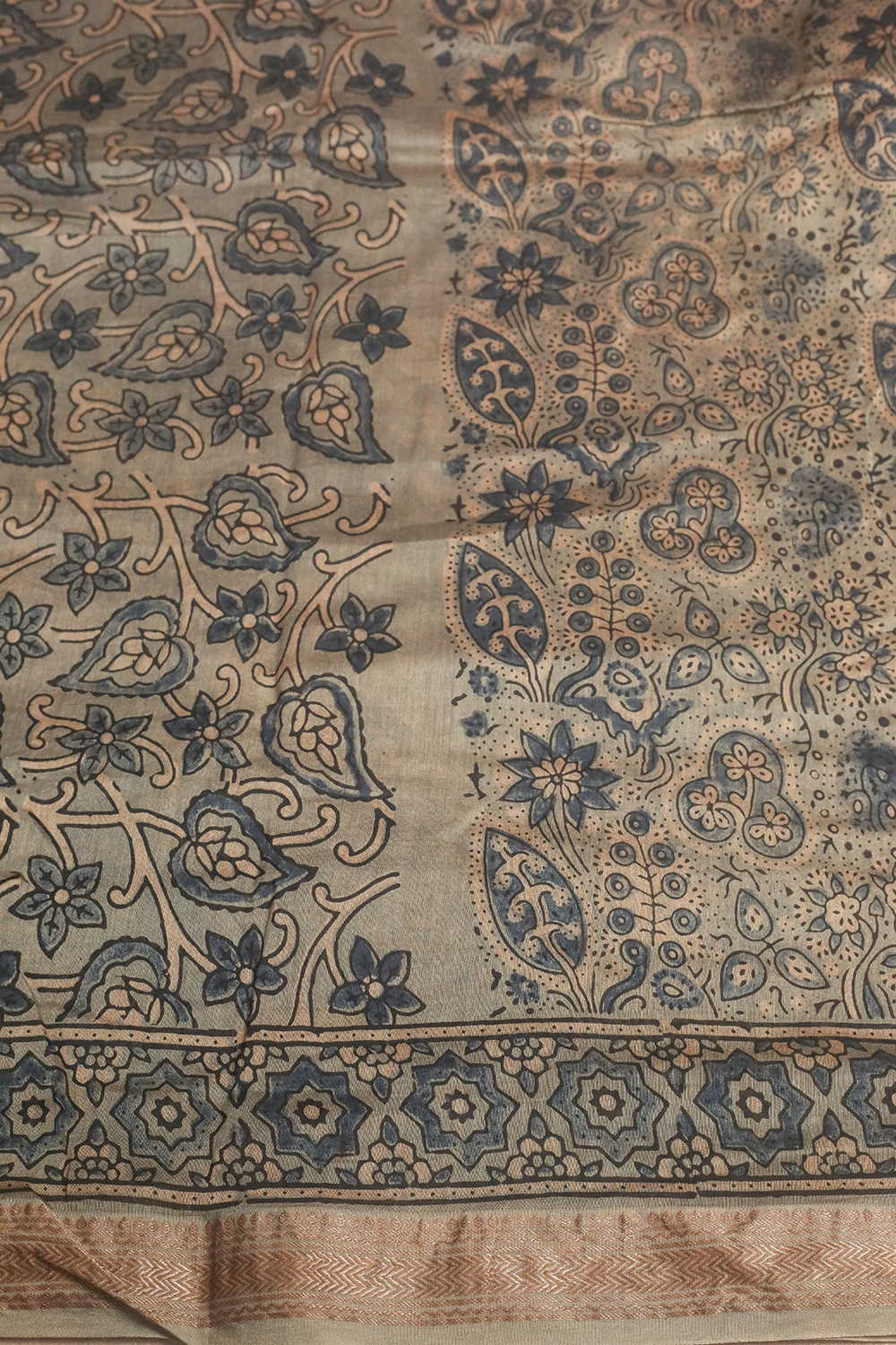 Grey- Ajrak Maheshwari Saree - Image 4