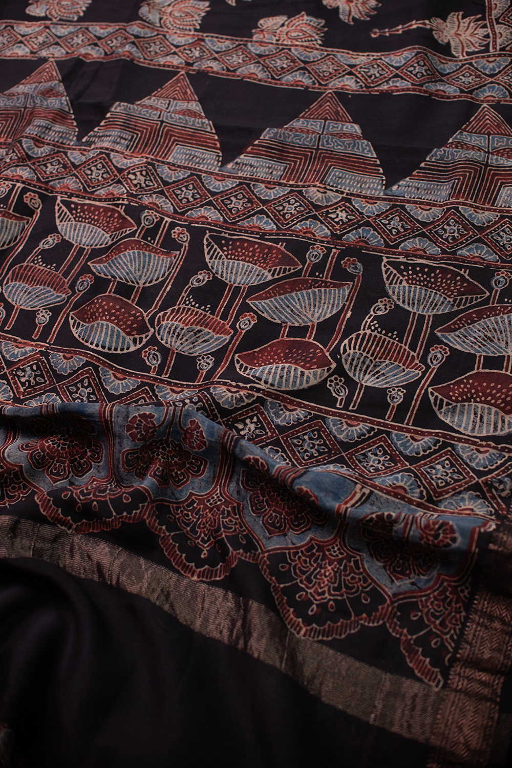Lotus Butta on Black Ajrak Maheshwari saree - Image 3