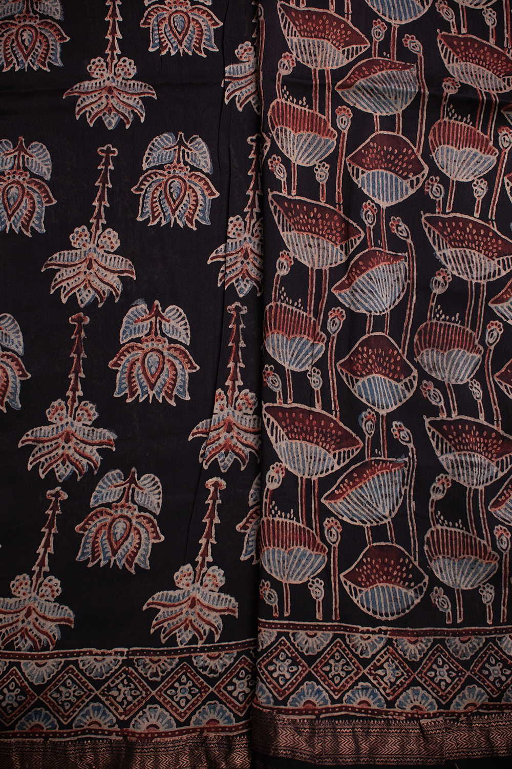 Lotus Butta on Black Ajrak Maheshwari saree - Image 4