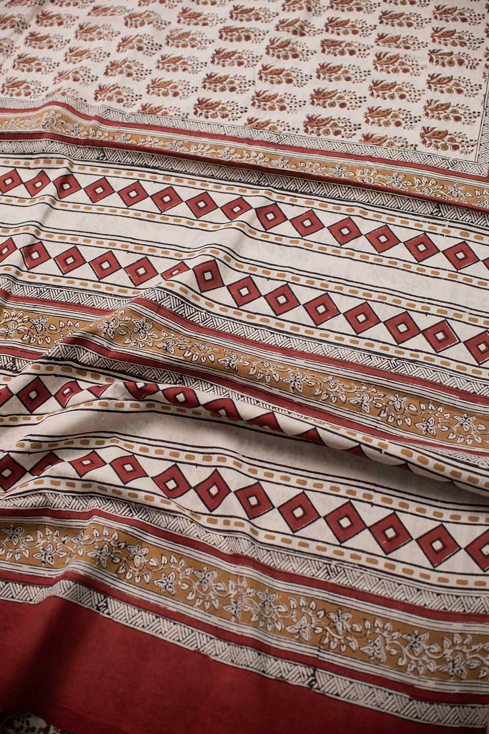 Buttas on Beige Bagru Mul Cotton saree - Image 3
