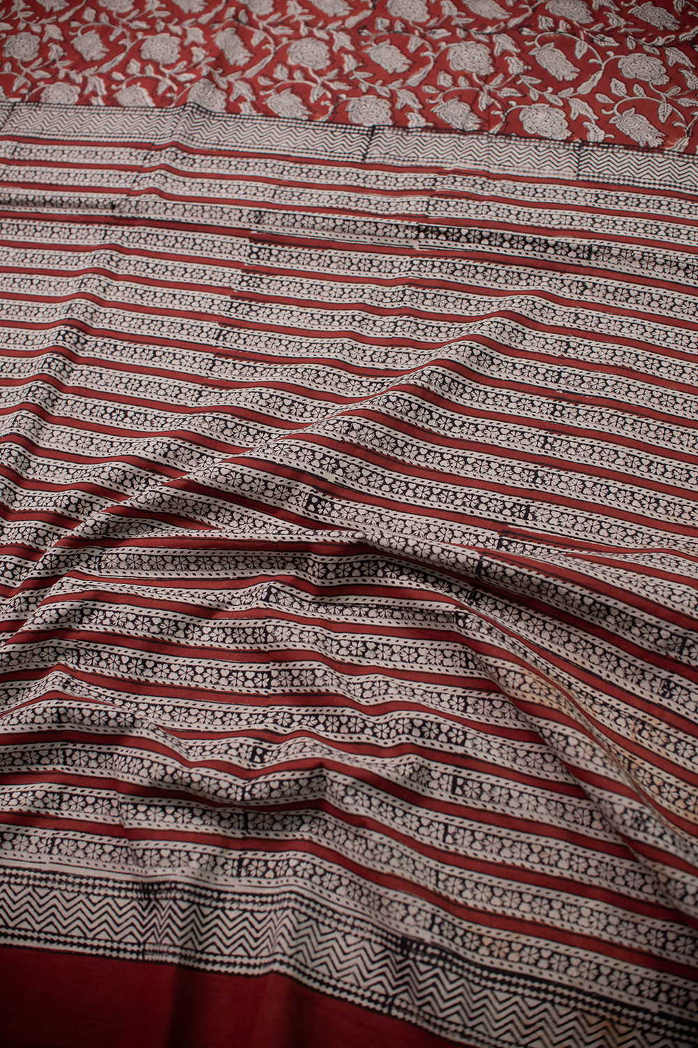 Maroon Floral Bagru Mul Cotton saree - Image 3