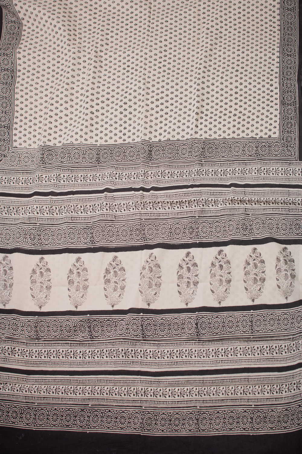 Motifs on Cream Bagru Mul Cotton saree - Image 2