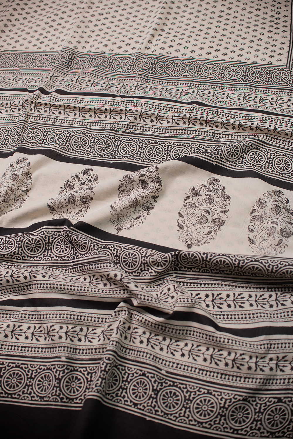 Motifs on Cream Bagru Mul Cotton saree - Image 3