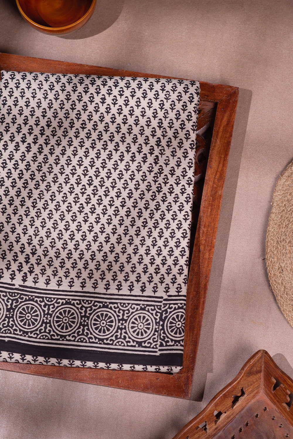 Small Motifs on Cream Bagru Mul Cotton saree