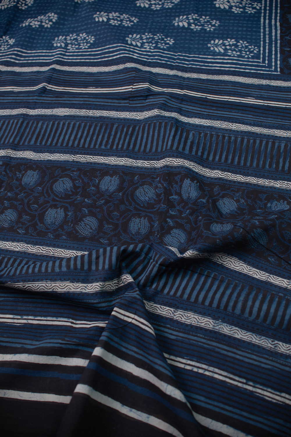 Indigo Dabu Mul Cotton saree - Image 3