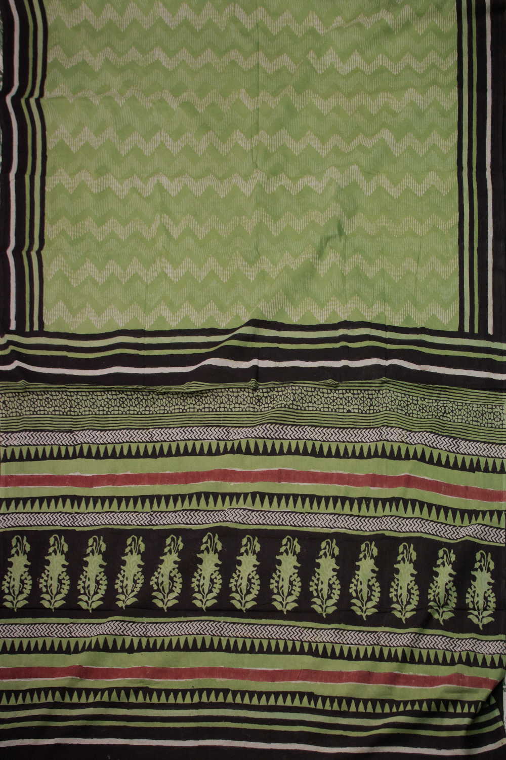 Green with Chevron Design Dabu Mul Cotton saree - Image 2