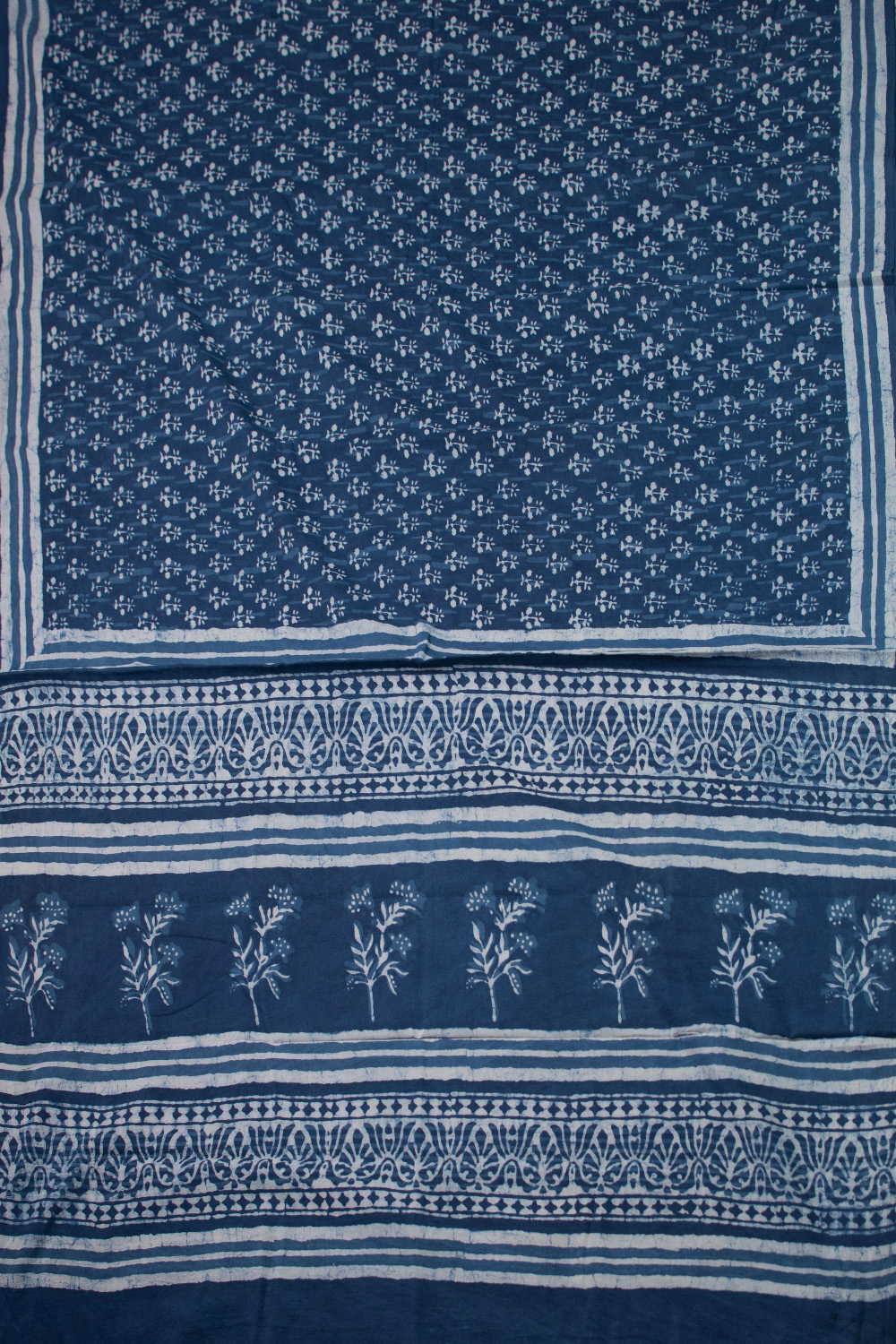 Floral Motifs on Indigo Dabu Mul Cotton saree - Image 2