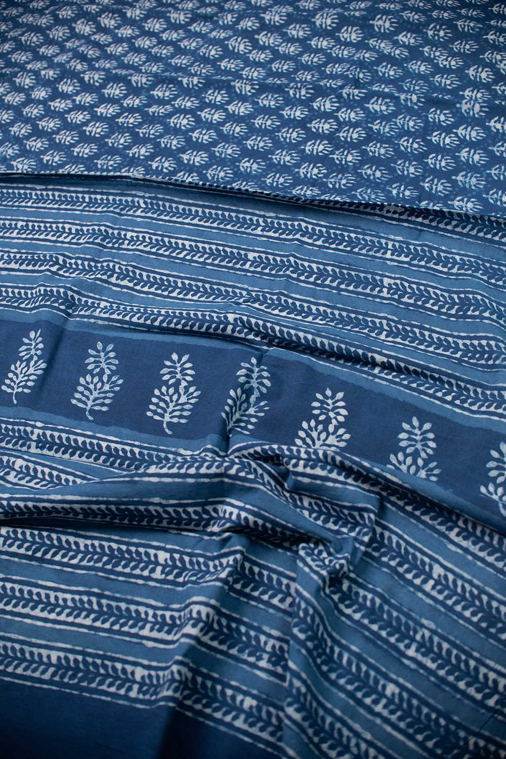Buttas on Indigo Dabu Mul Cotton saree - Image 3