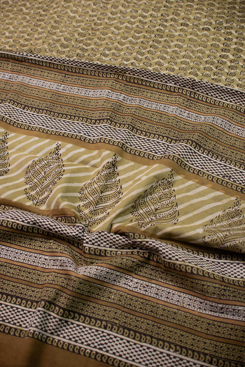 Little Motifs on Green Dabu Mul Cotton saree - Image 3
