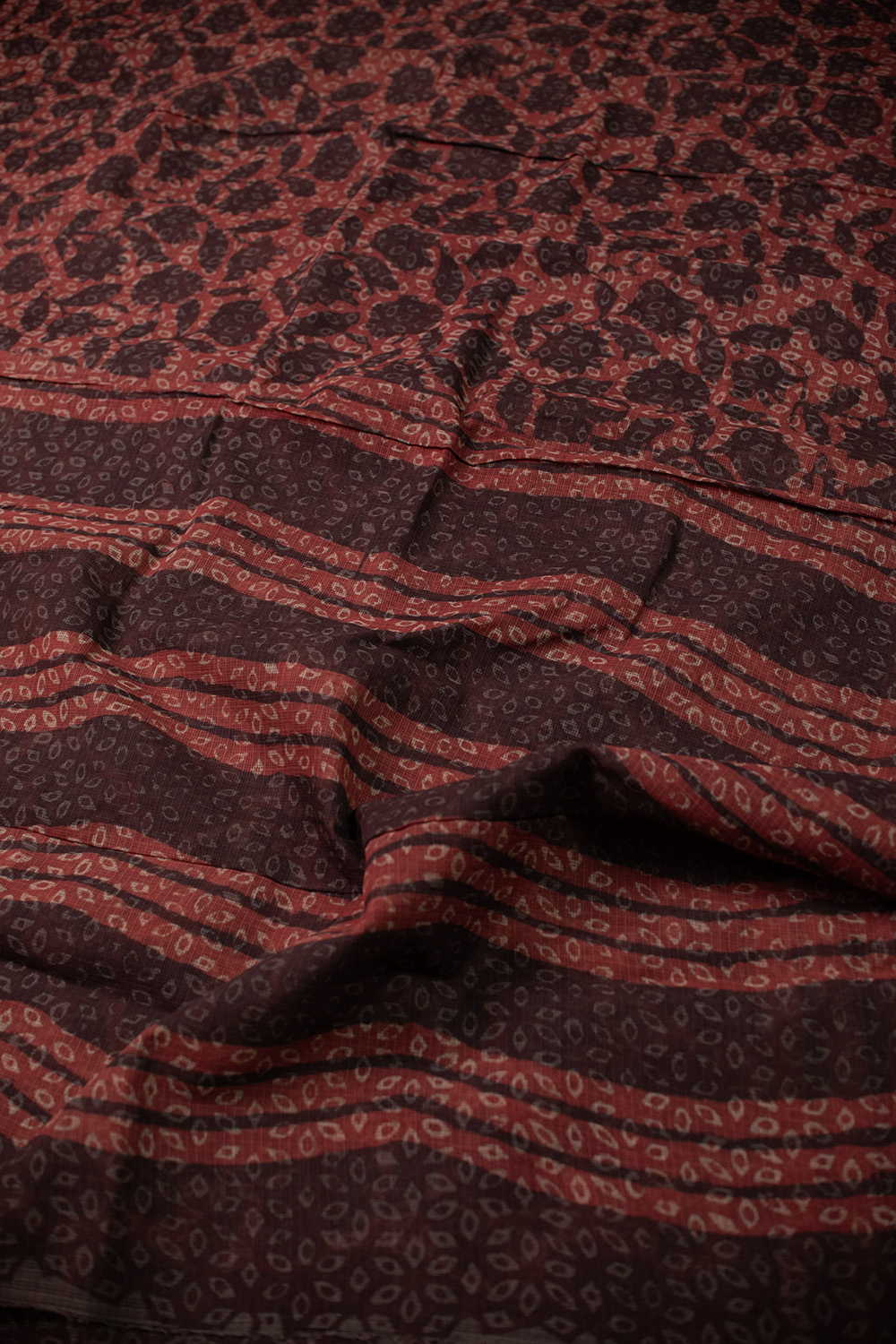 Floral on Rust Maroon Dabu Print Kota Cotton saree - Image 3