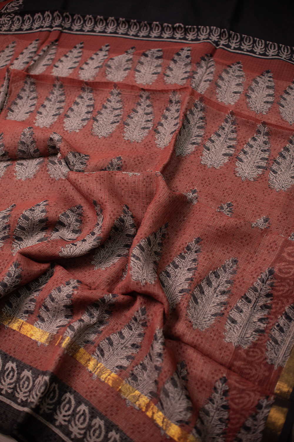Maroon Border Block Printed Kota Cotton saree - Image 3