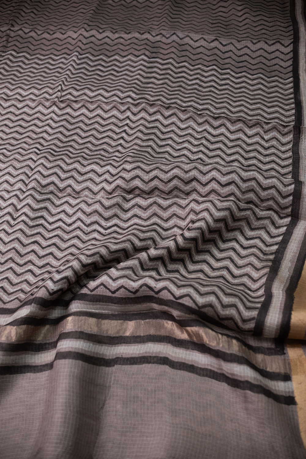 Chevron on Grey Block Printed Kota Silk saree - Image 3
