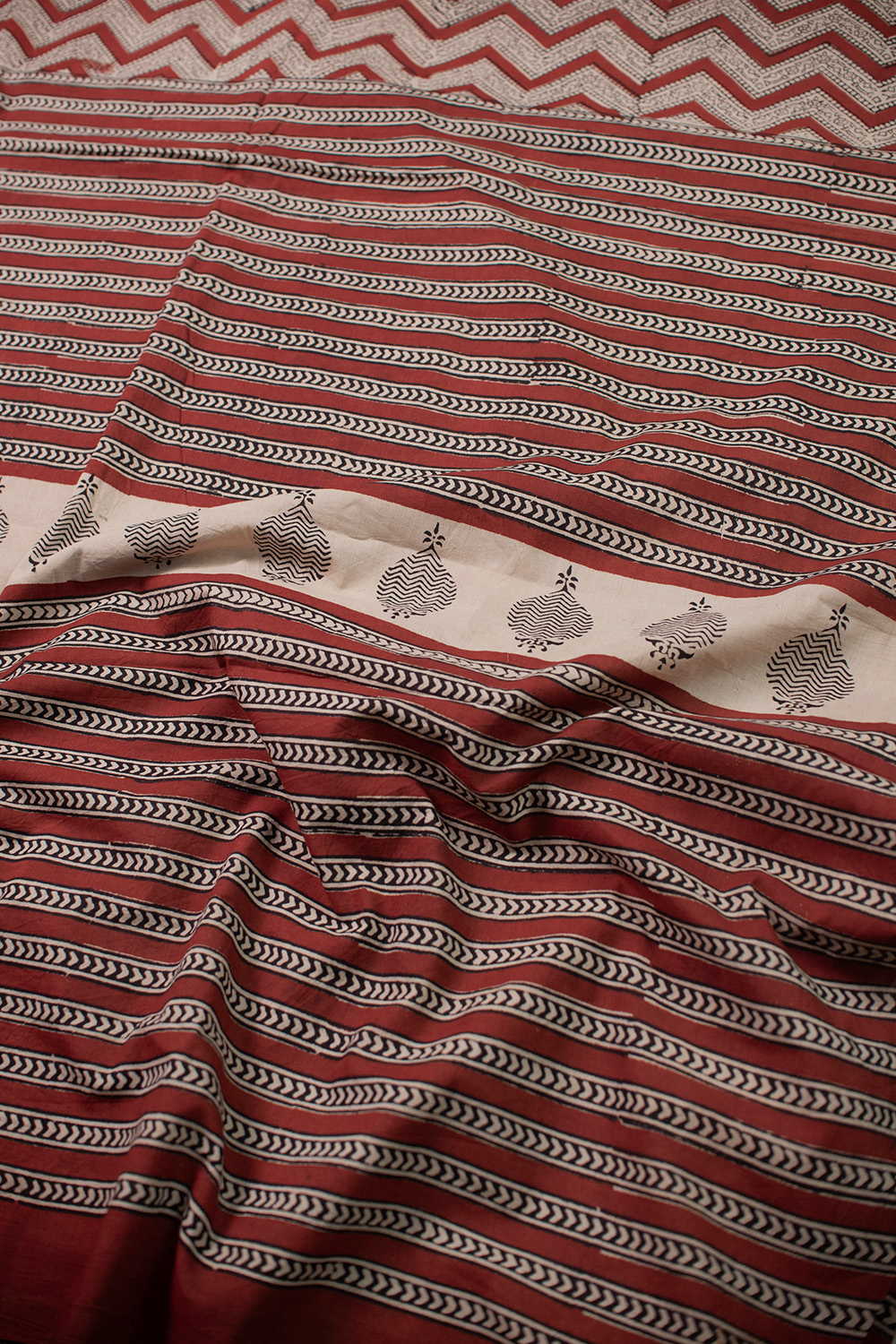 Chevron Design Block Printed Mul Cotton saree - Image 3