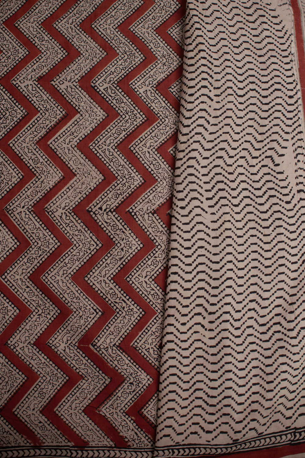 Chevron Design Block Printed Mul Cotton saree - Image 4