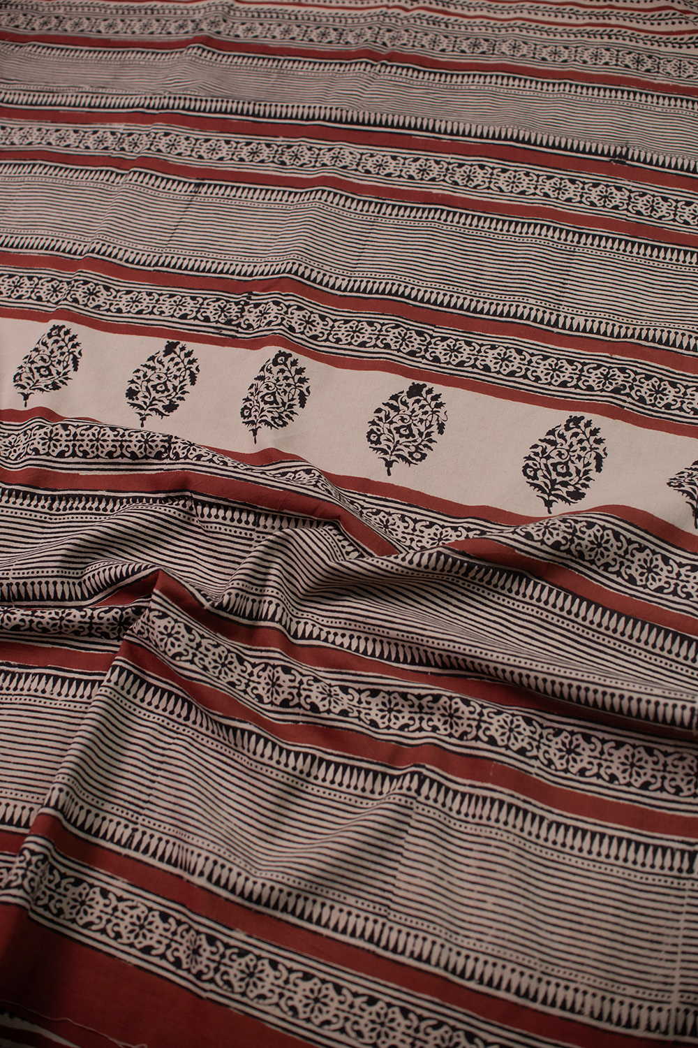 Stripe Pattern Block Printed Mul Cotton saree - Image 3