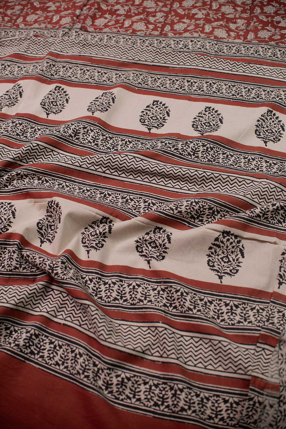 Maroon Garden Block Printed Mul Cotton saree - Image 3