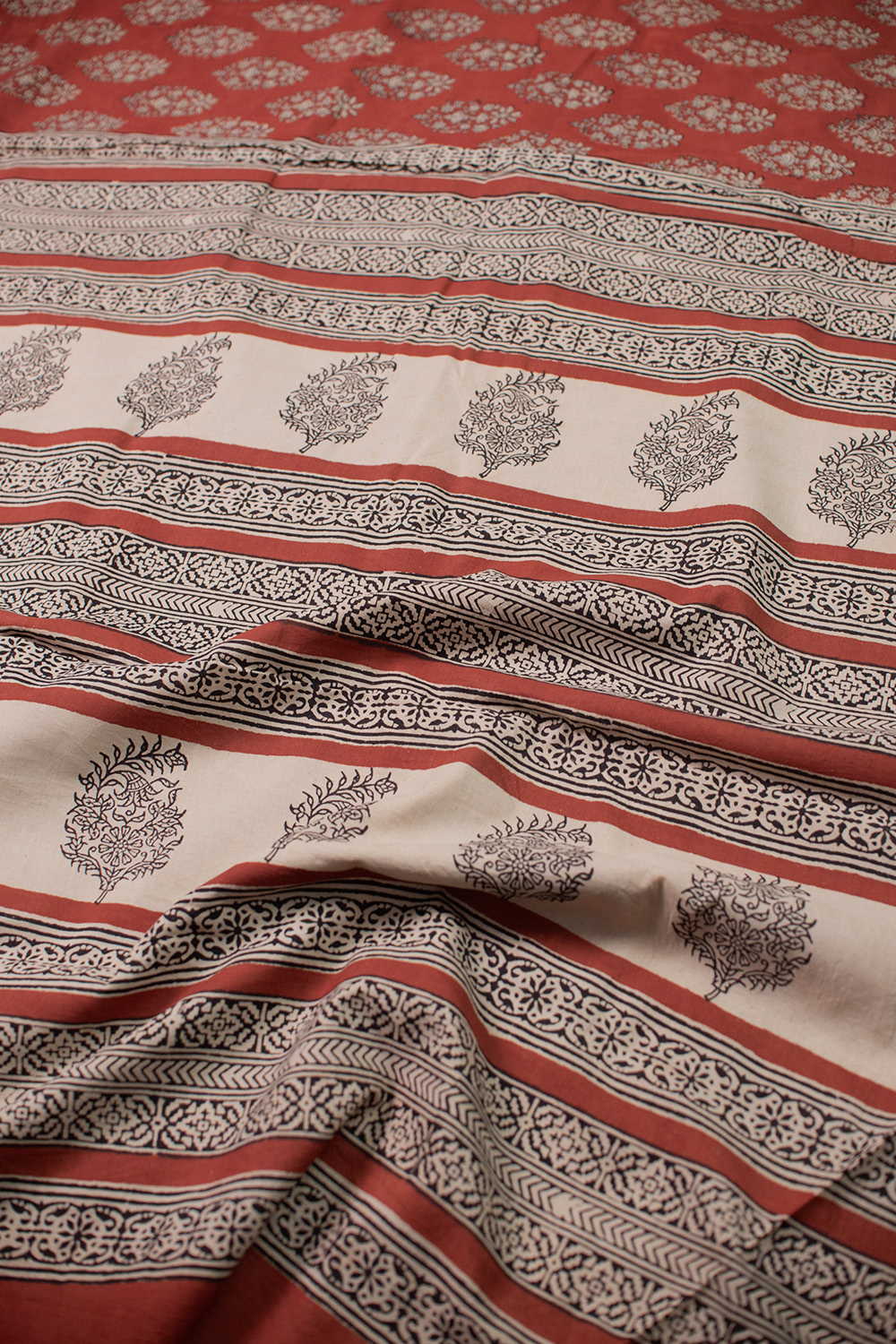 Buttas - Maroon Block Printed Mul Cotton saree - Image 3