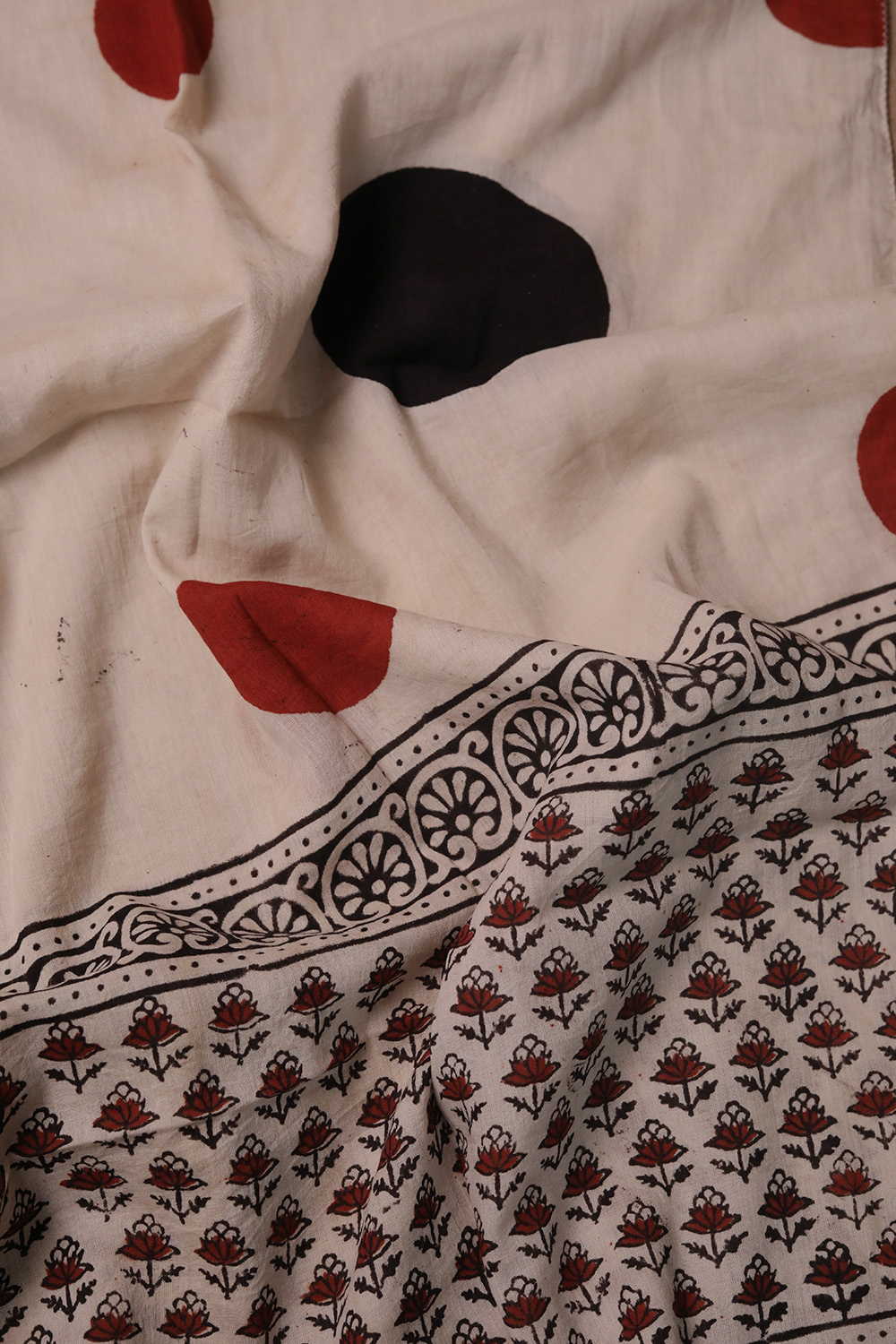 Circle Pattern Block Printed Mul Cotton Stole - Image 3