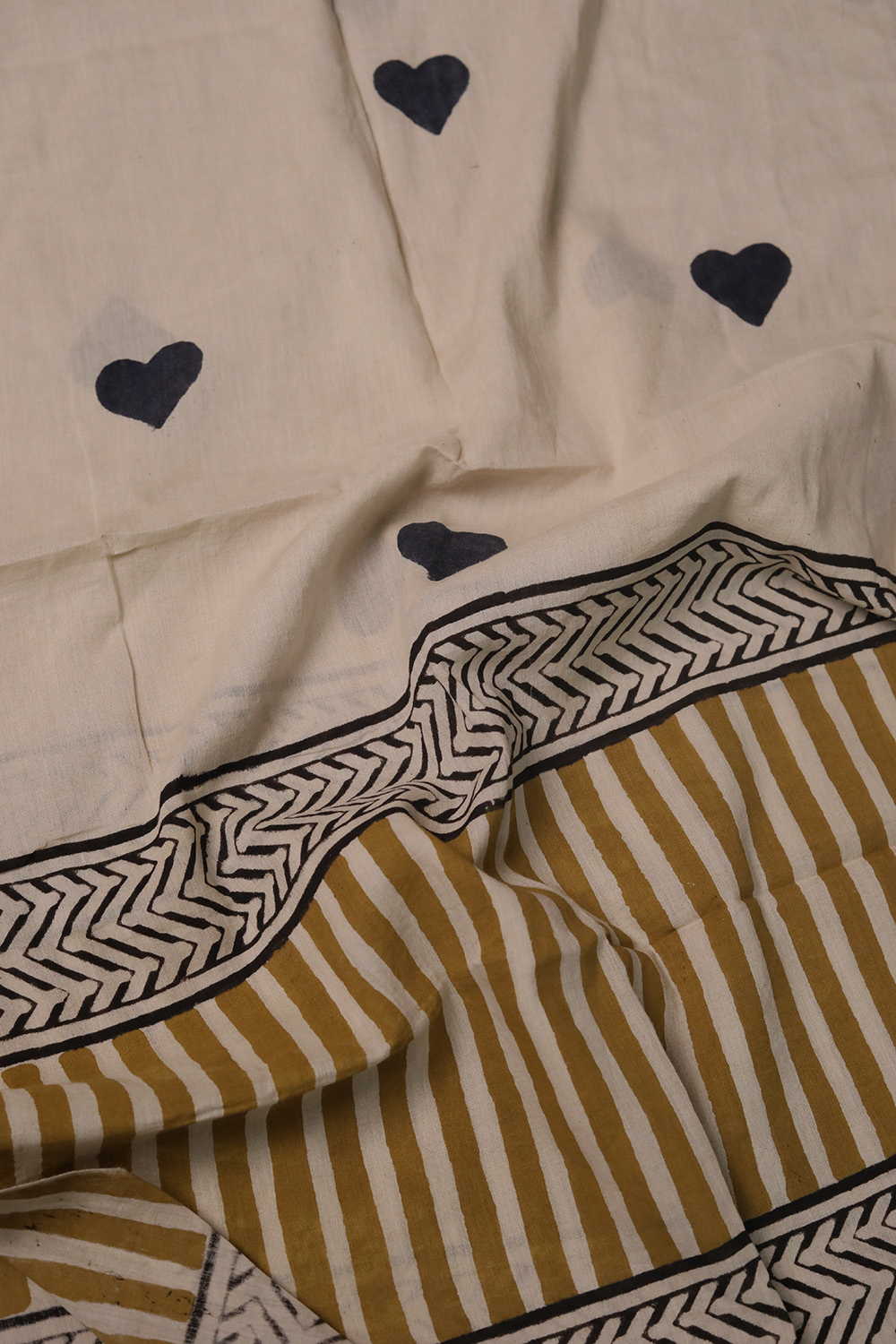 Heart Motifs Block Printed Mul Cotton Stole - Image 3
