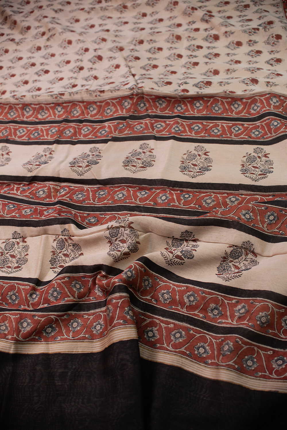 Floral Butta Block Printed Silk Cotton saree - Image 3