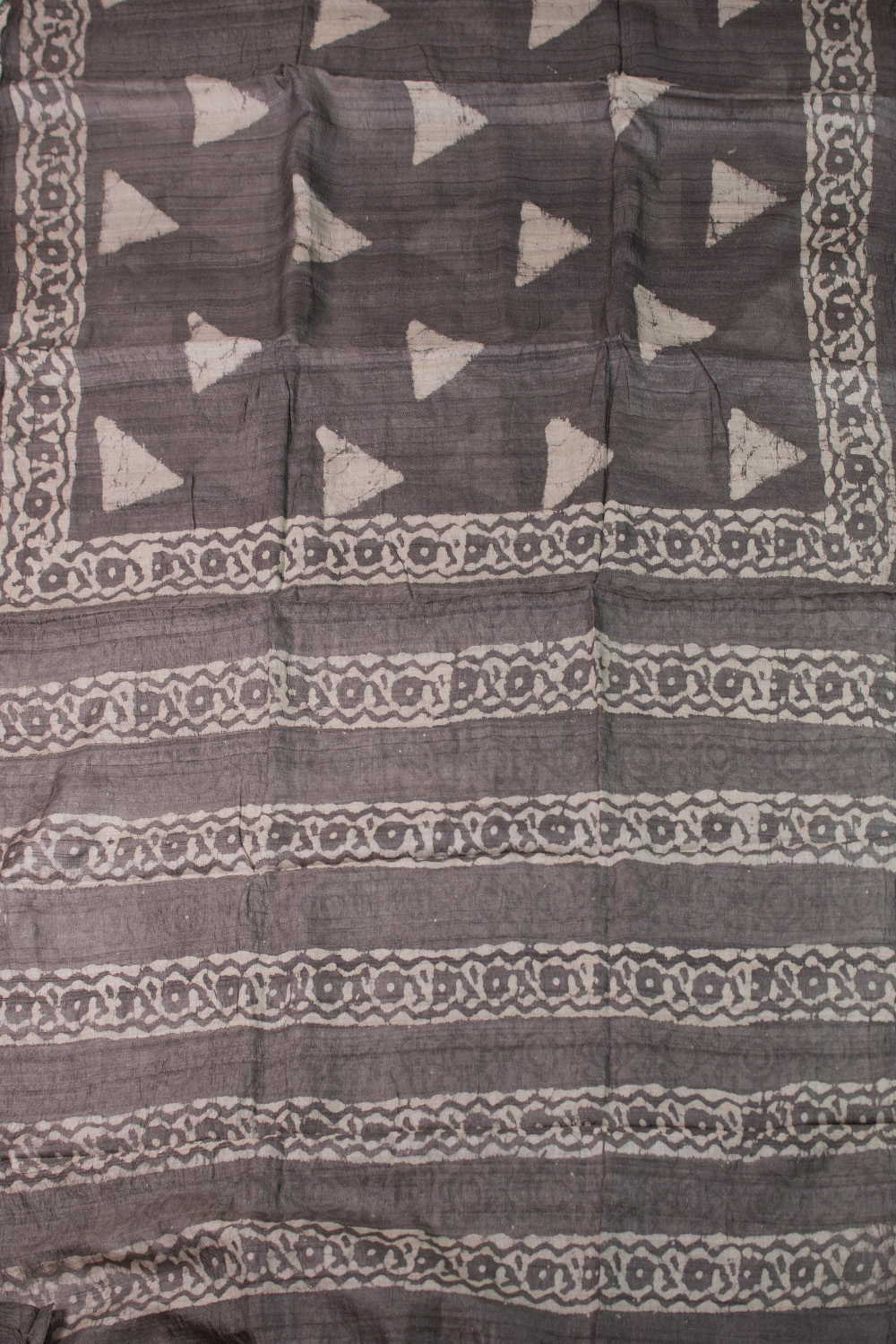 Triangle Motif Grey Block Printed Tussar saree - Image 2