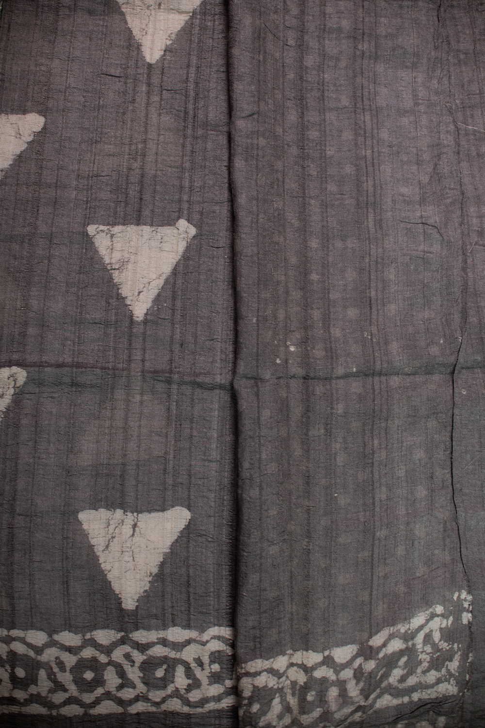 Triangle Motif Grey Block Printed Tussar saree - Image 4