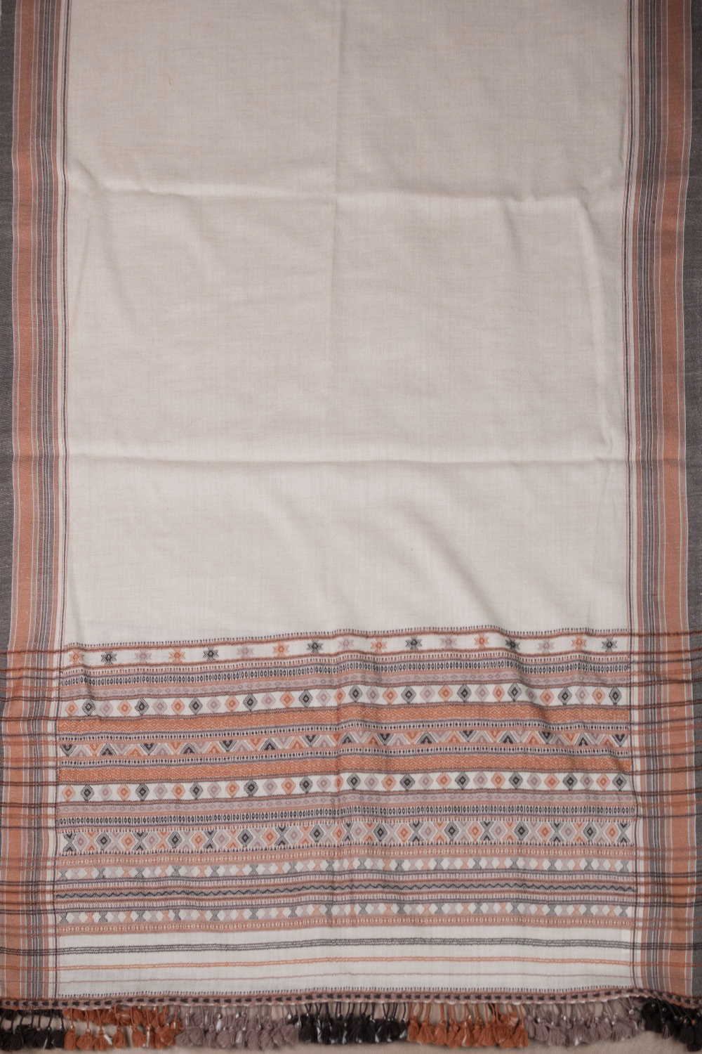 Daisy Cream Bhujodi Tussar Woolen Dupatta - Image 3