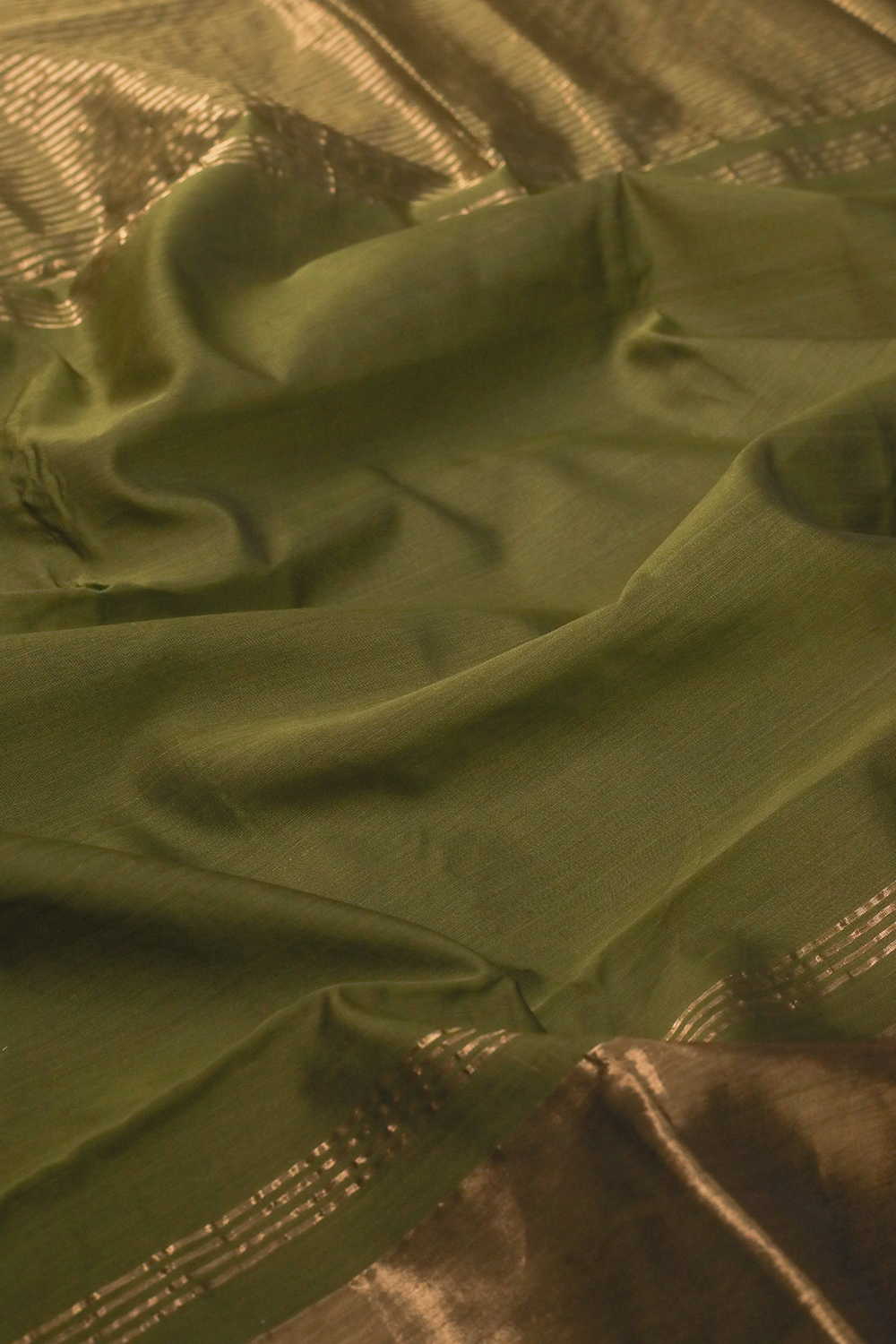 Stripes on Olive Green Maheshwari Silk Cotton saree - Image 3