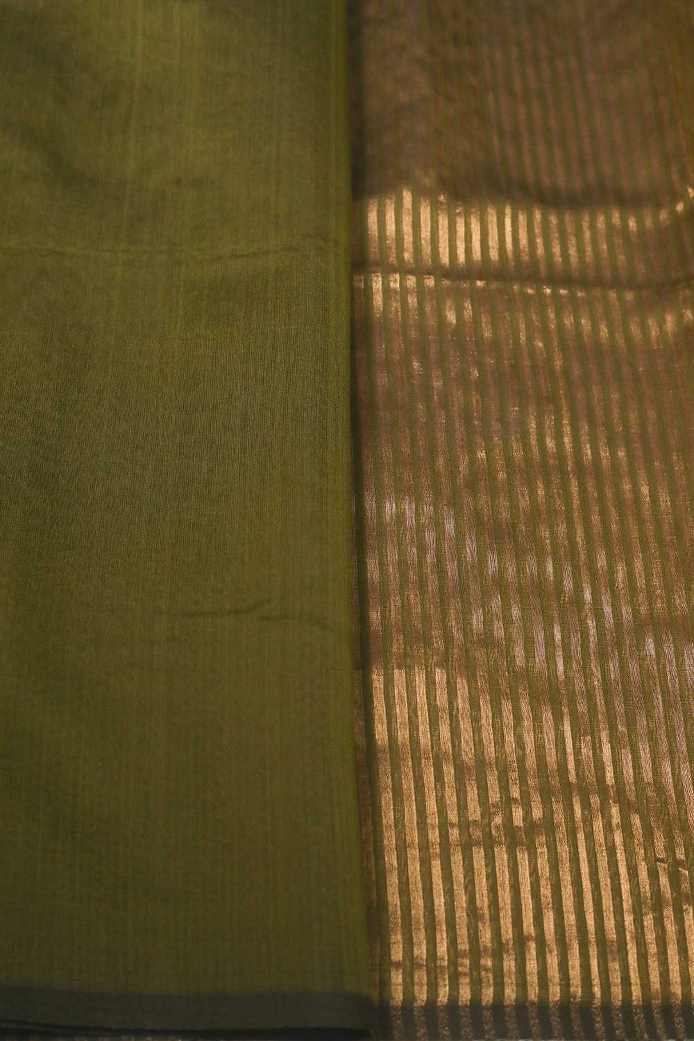 Stripes on Olive Green Maheshwari Silk Cotton saree - Image 4
