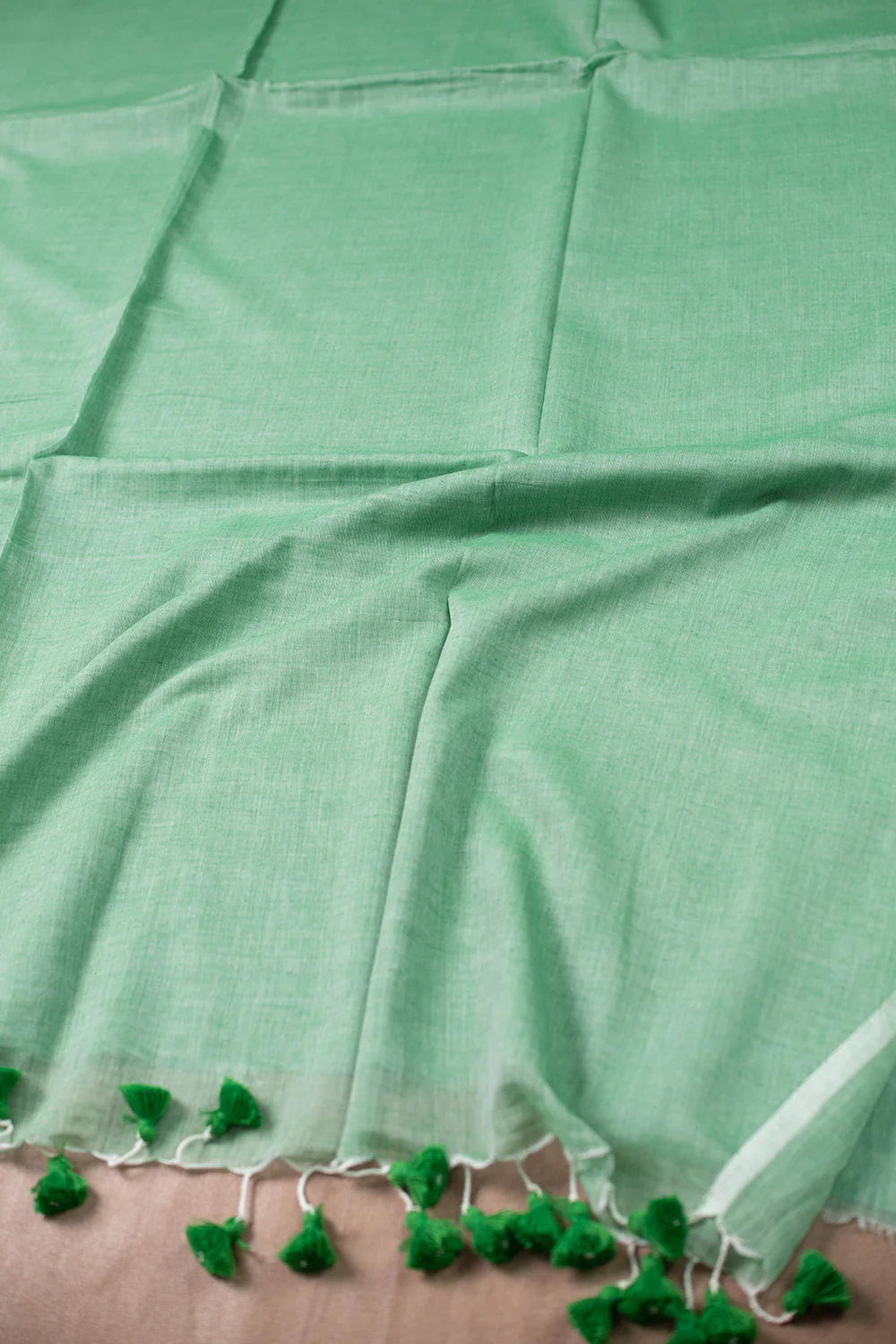 Light Green Plain Handwoven Mul Cotton saree - Image 3