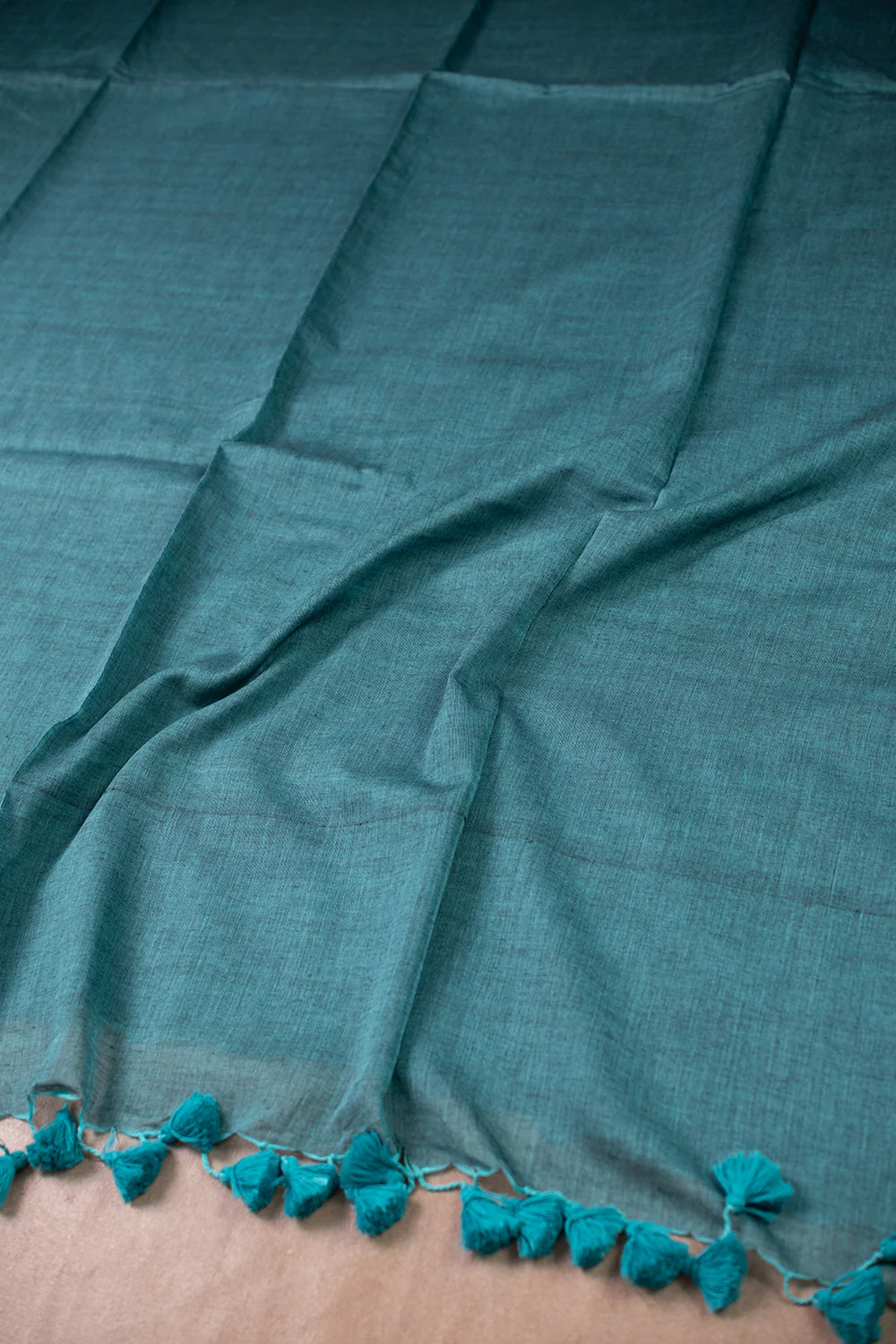 Plain - Blackish Green Handwoven Mul Cotton saree - Image 3