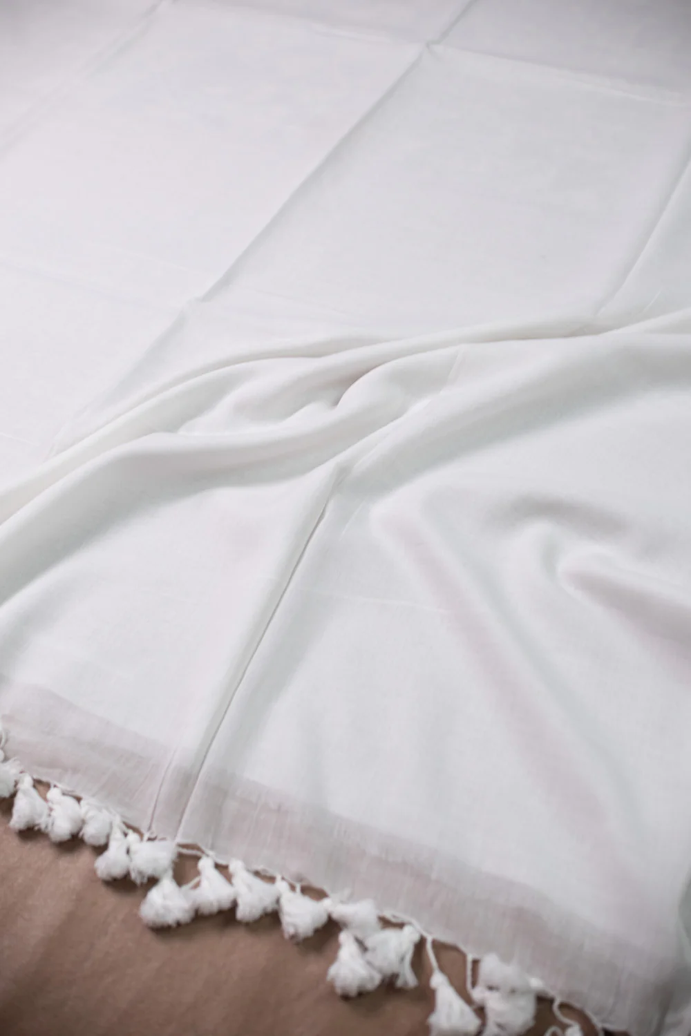 Cream Handwoven Mul Cotton saree - Image 3
