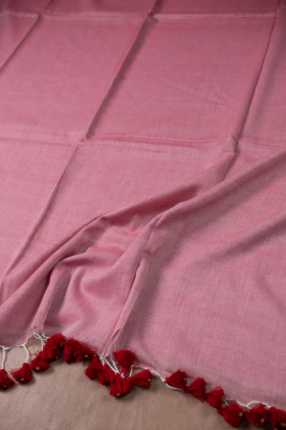 Creamy Red Handwoven Mul Cotton saree - Image 3