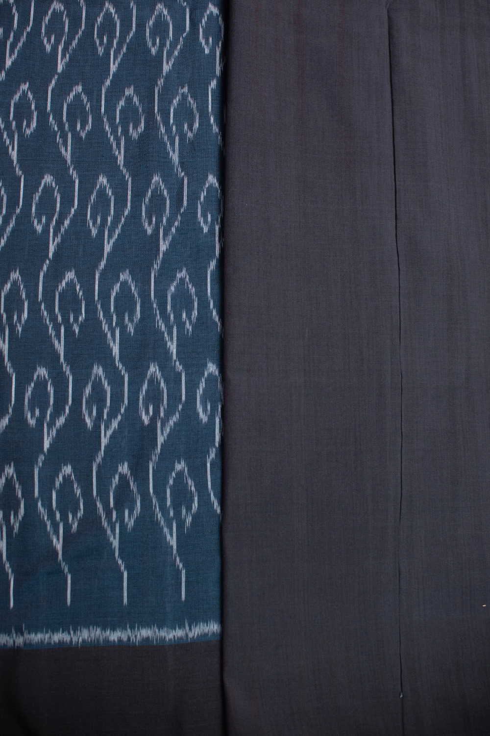 Midnight Blue Pochampally Ikat Cotton saree - Image 4
