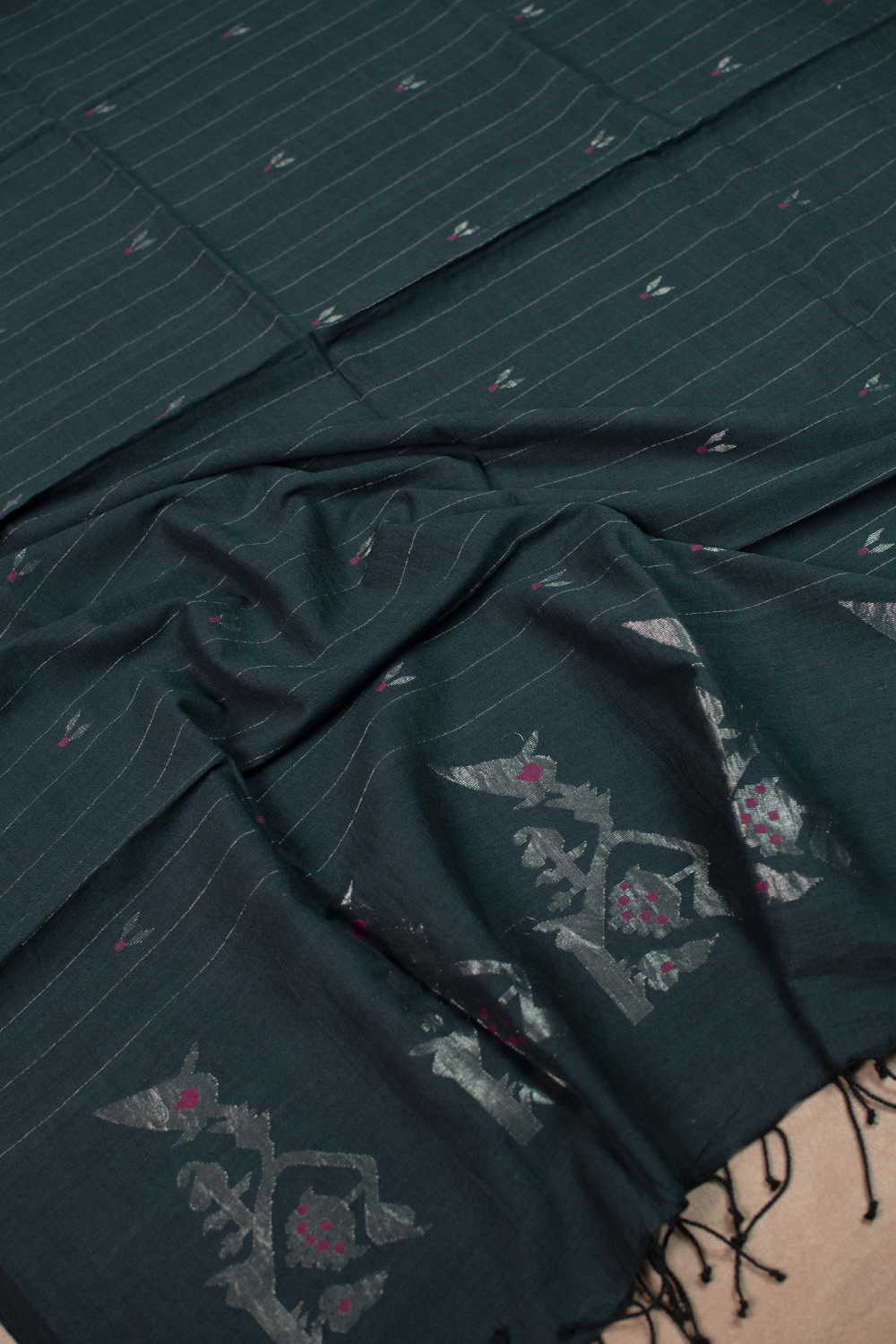 Green with Silver Zari Jamdani Cotton Dupatta - Image 3