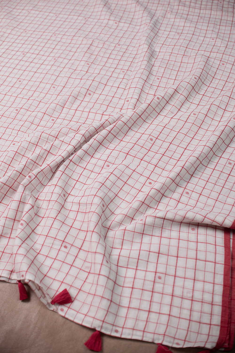 Checkered on Cream Jamdani Saree - Image 3