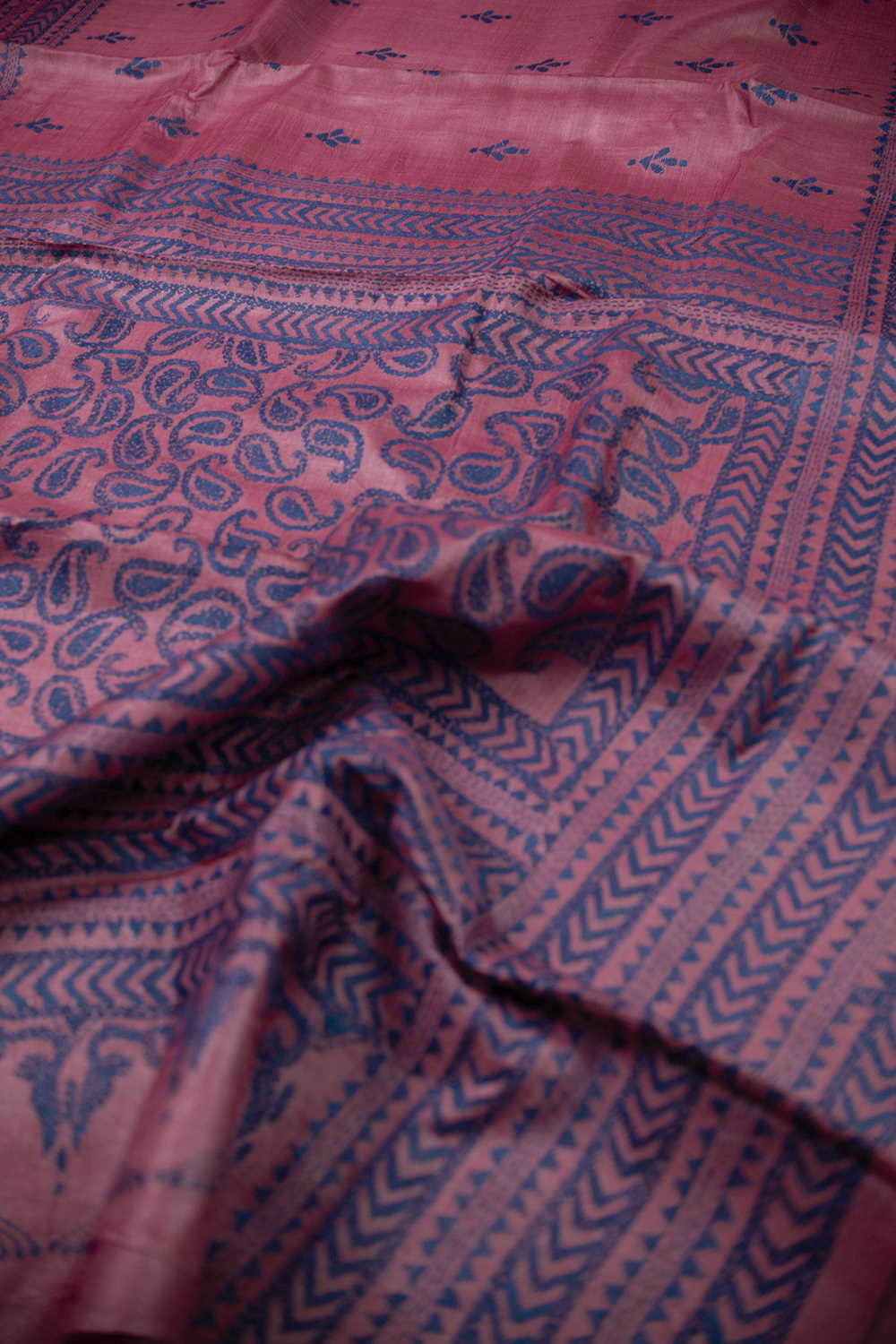 Shades of Pink Kantha Tussar saree - Image 3