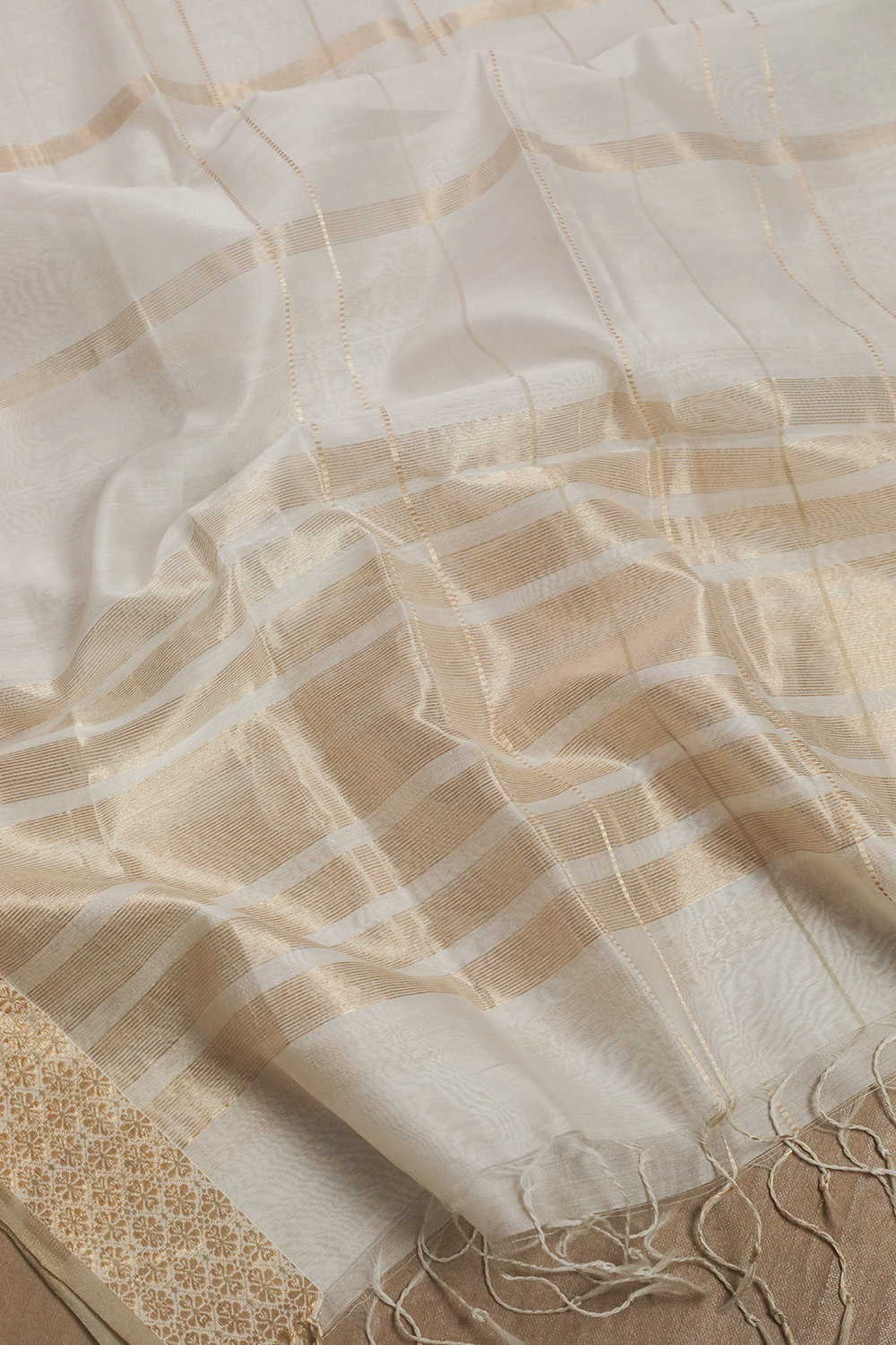 Zari Border on Cream Maheshwari Tissue Dupatta - Image 4