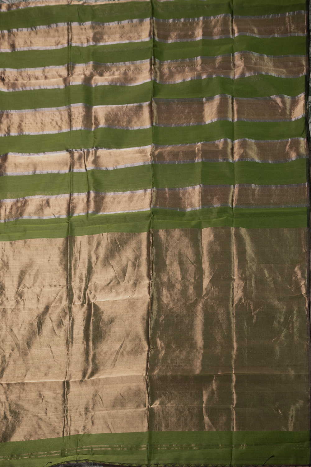 Green with Gold Maheshwari Silk Cotton saree - Image 2