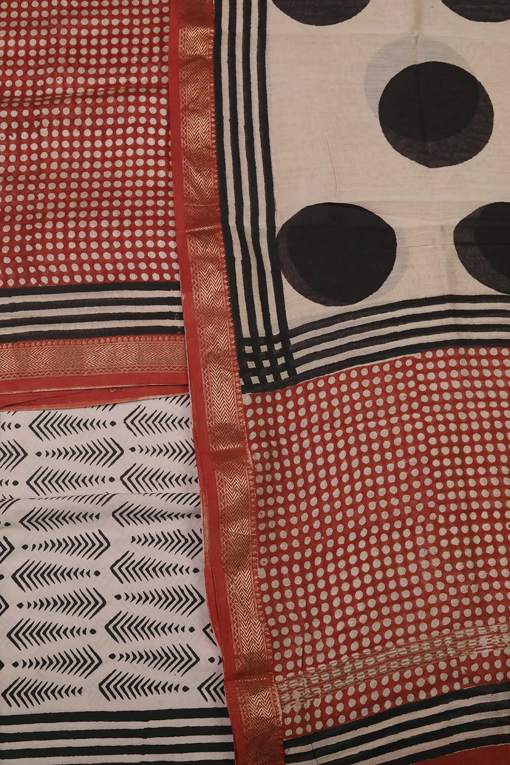 Dots on Maroon Maheshwari Silk Cotton Suit - Image 3