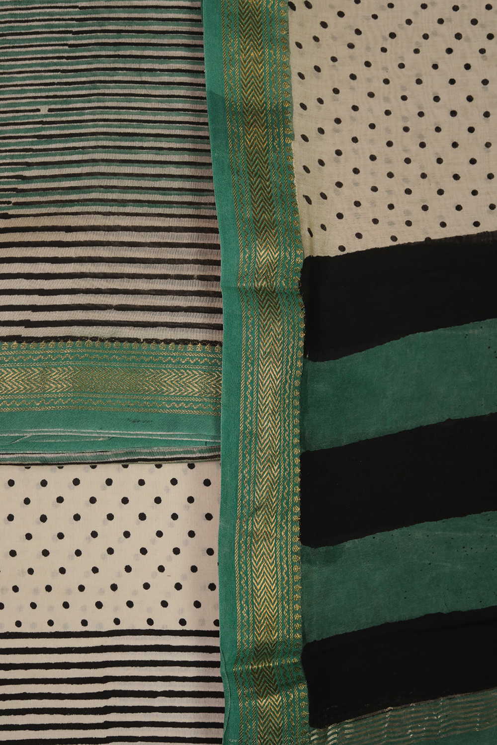 Green with Cream Maheshwari Silk Cotton Suit - Image 3
