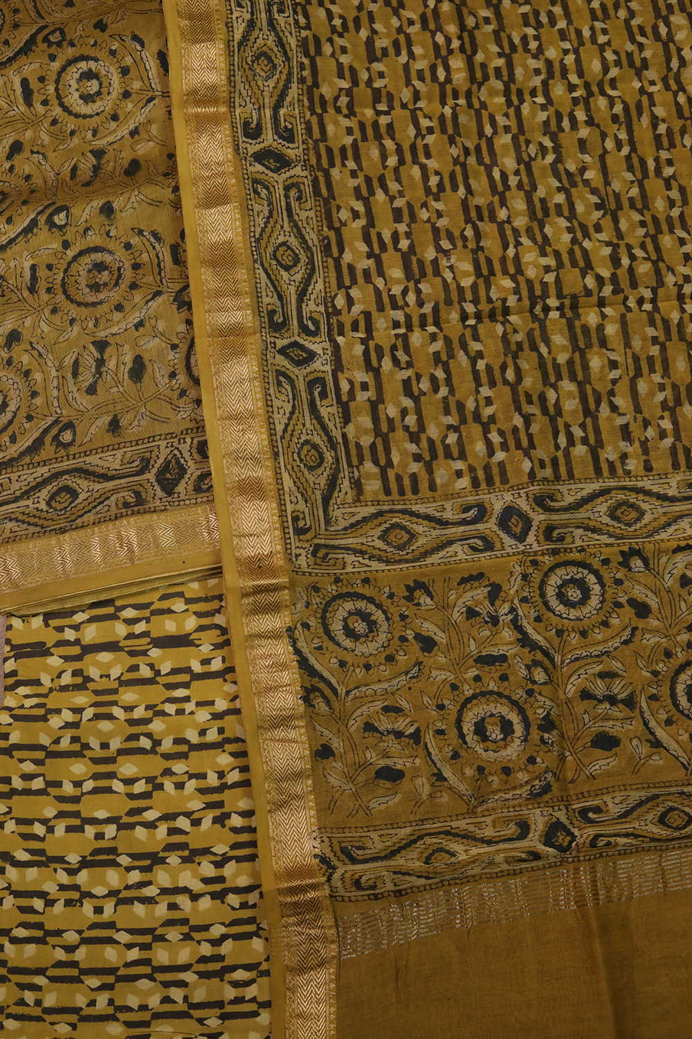 Floral Pattern Maheshwari Silk Cotton Suit - Image 3