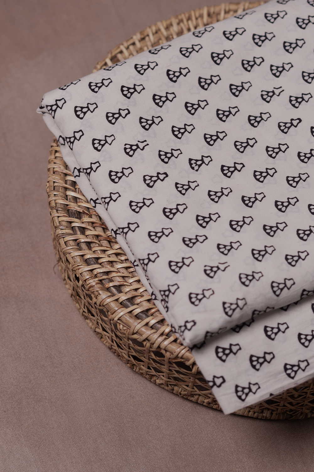 Daisy Cream Bagh Cotton Fabric - 0.65m