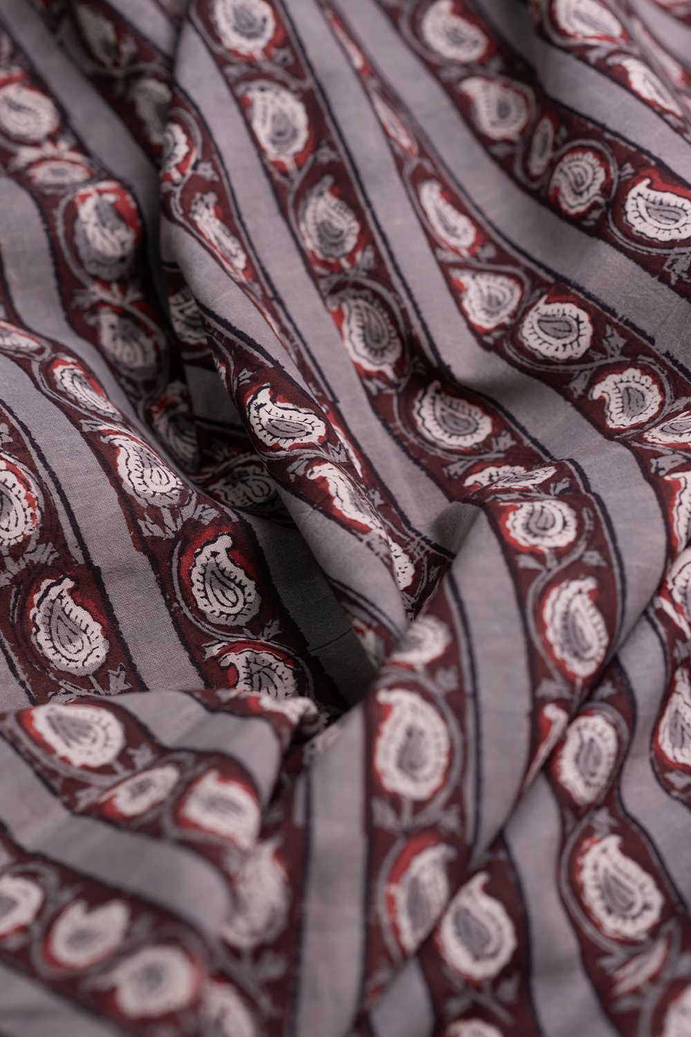 Flowing Floral Bagru Cotton Fabric -1m - Image 3