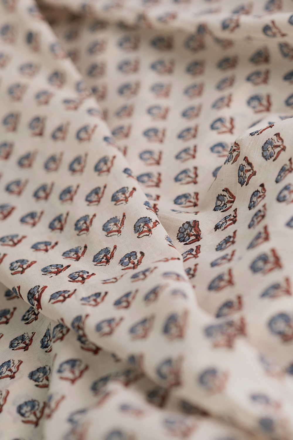 Little Florets on Cream Ajrak Mul Cotton Fabric - 0.5m - Image 3